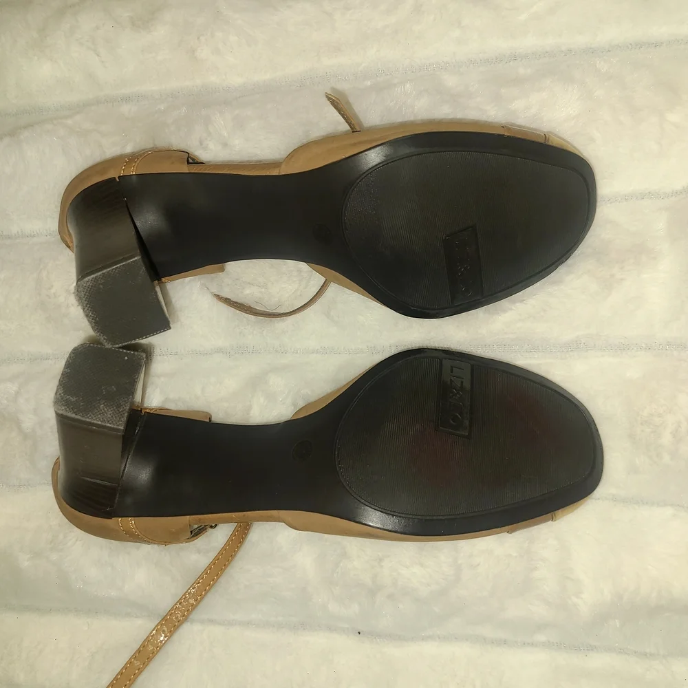 liz & co. Women's Tan and Gold Shoes - Picture 6 of 6